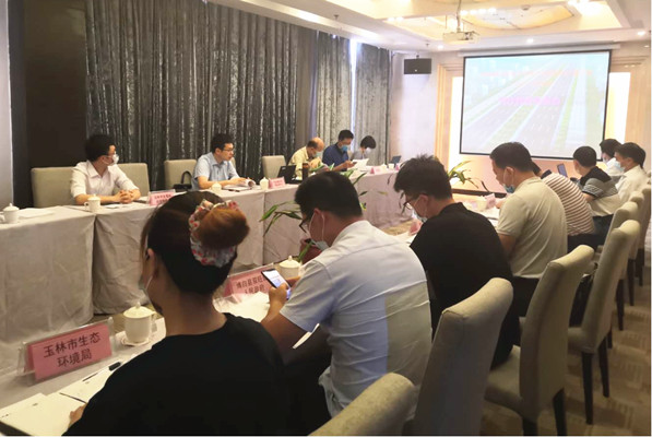 自治區(qū)工程咨詢中心組織召開《G241博白松旺至龍?zhí)懂a業(yè)園改擴建工程（白平產業(yè)園段）可行性研究報告》評估會議